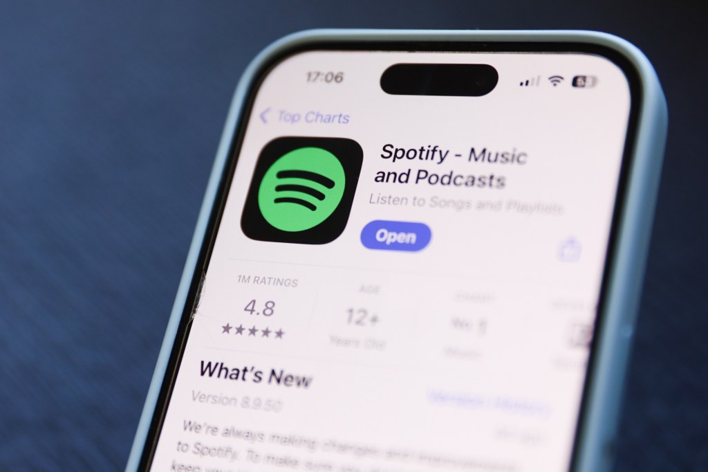 spotify-gloats-about-breaking-free-from-apple